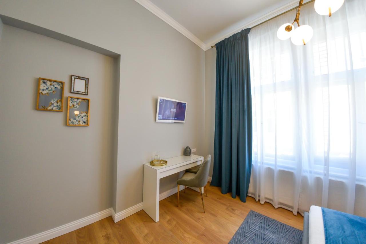 Victoria's Old Town Deluxe (adults Only)