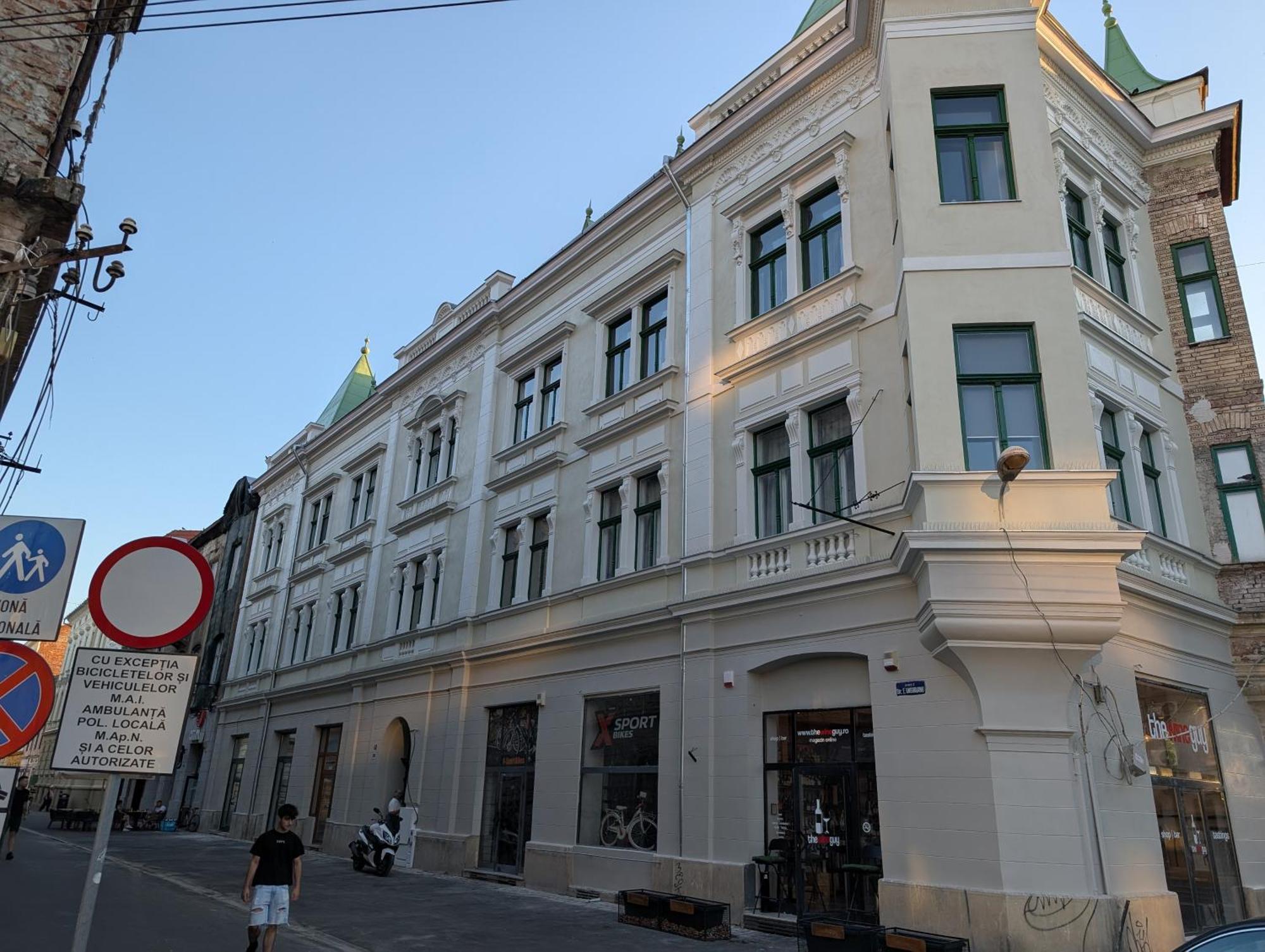 Victoria's Old Town Deluxe (adults Only)